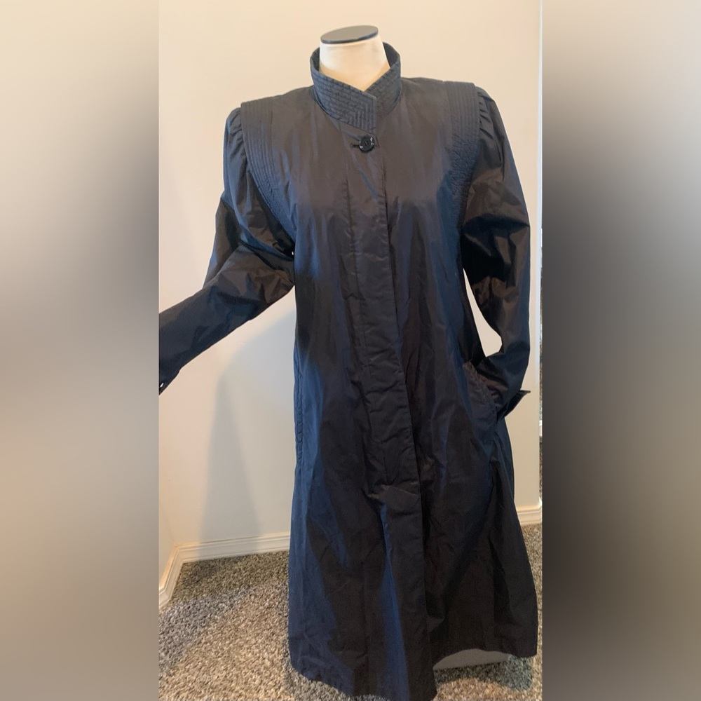 Vintage FLEET STREET water proof trench coat. Size 12